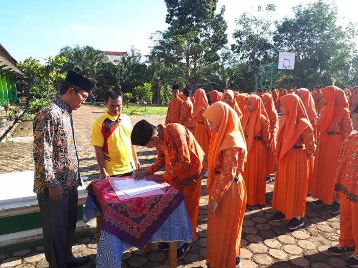 Pelantikan Pengurus Osis Masa Bakti 2019/2020 MTs Negeri 2 Batang Hari
