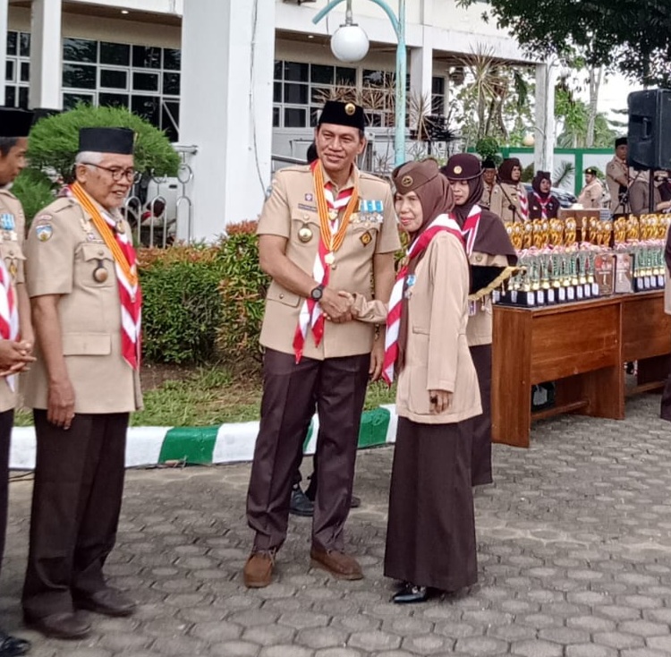 Kamabigus Pangkalan MTsN 2 Batanghari Terima Tanda Penghargaan Pancawarsa I
