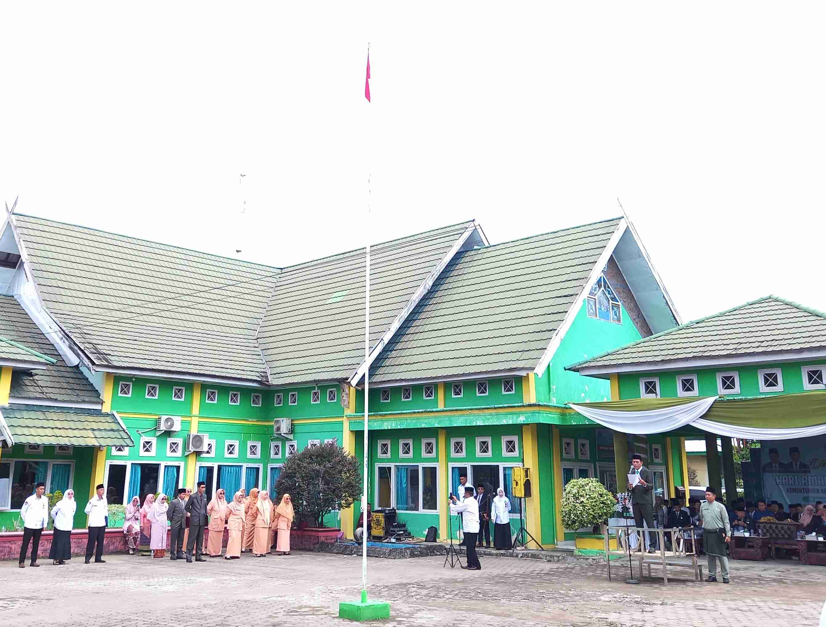 MTsN 2 Batanghari Ikuti Upacara Peringatan HAB Kemenag ke-79