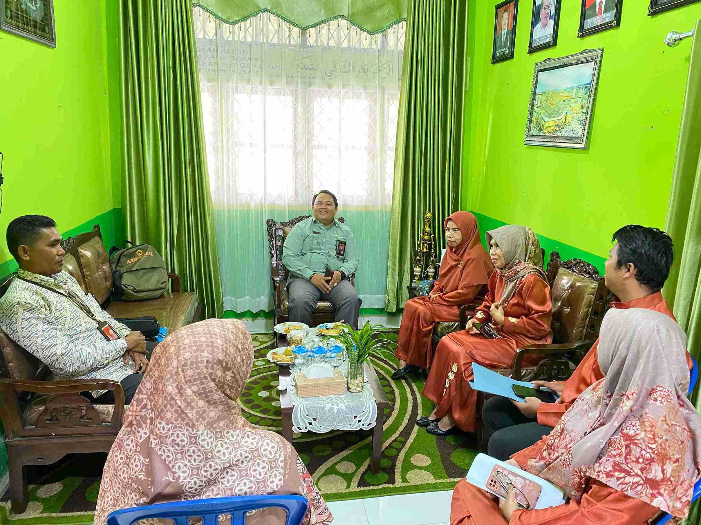 Visitasi Tindak Lanjut Hasil AKMI 2024, Guru MTsN 2 Batanghari Didorong Rancang Skenario Pembelajaran Literasi Terintegrasi 