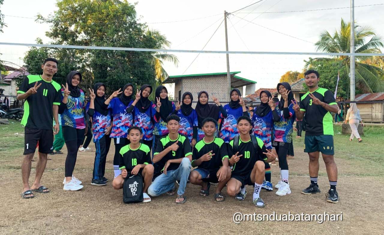 Ikuti Turnamen Voli Antardusun Se-Desa Pasar Terusan, Tim  Voli MTsN 2 Batanghari Raih Juara