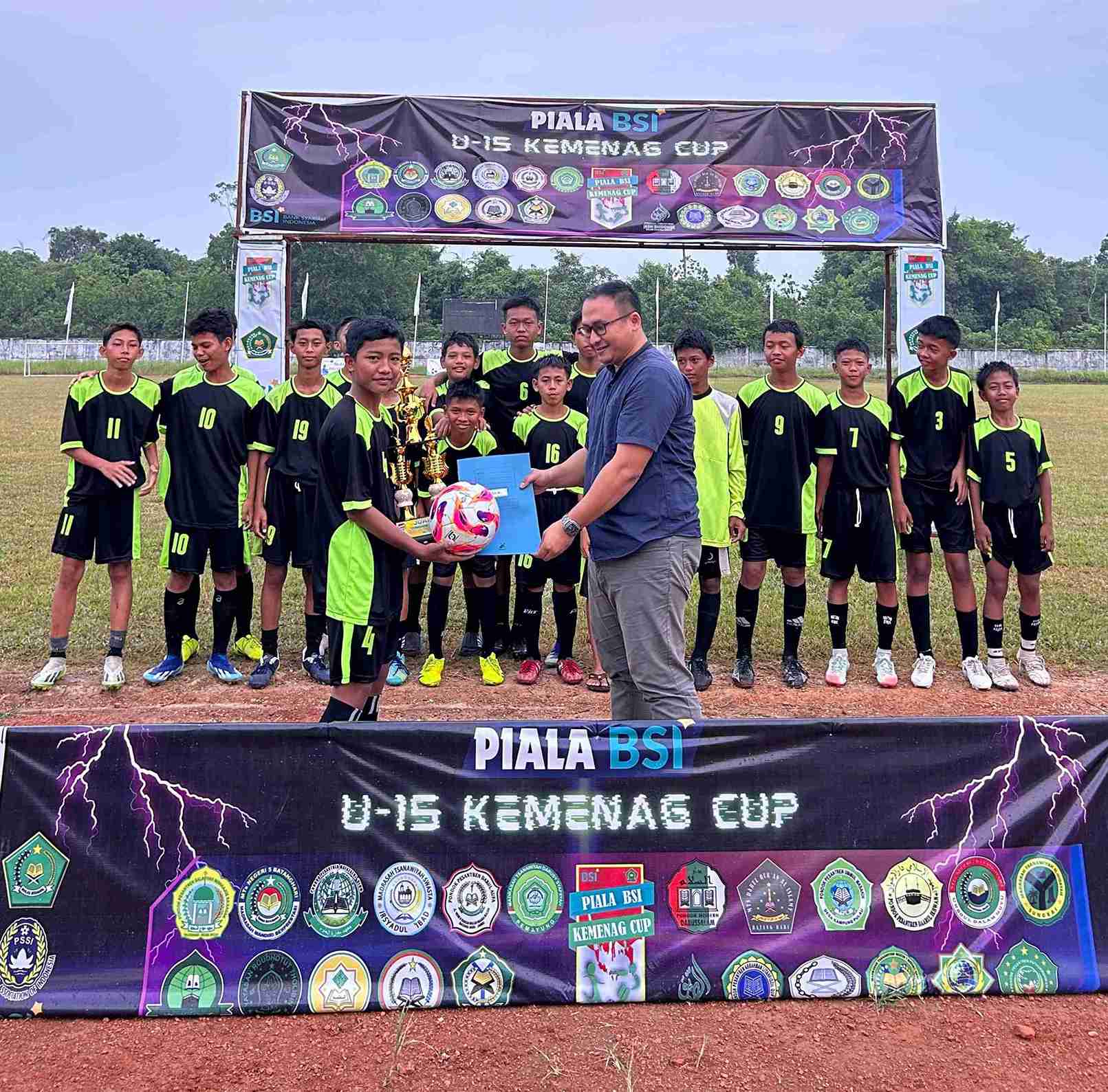 Menang Adu Penalti atas Ponpes Rhoudotut Tholibin, MTsN 2 Batanghari Rebut Posisi Ketiga Piala BSI U-15 Kemenag Cup