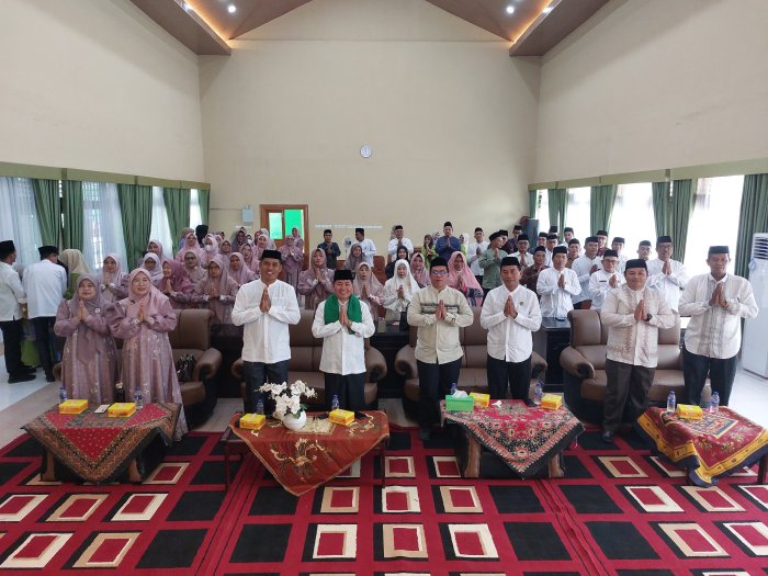 Hadiri Peringatan Maulid Nabi 1448 H, Kepala MTsN 2 Batang Hari Ajak Teladani Akhlak Rasulullah Hadiri Peringatan Maulid Nabi 1448 H, Kepala MTsN 2 Batang Hari Ajak Teladani Akhlak Rasulullah