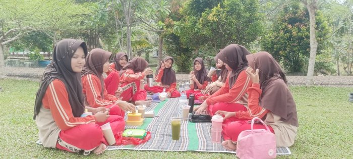 Pererat Silaturahmi Jelang Ramadhan, MTsN 2 Batang Hari Gelar Makan Bersama