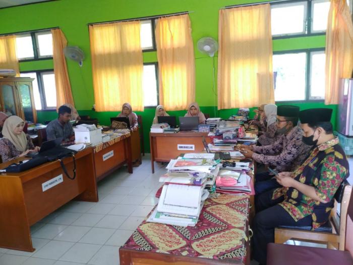 Monitoring Persiapan Akreditasi dari Pengawas Madrasah Kabupaten Batang Hari