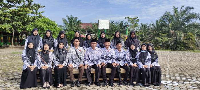 Peringatan HUT PGRI dan Hari Guru Nasional Tahun 2021 MTs Negeri 2 Batang hari