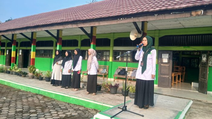 ASAS Genap Dimulai 2 Juni, MTsN 2 Batang Hari Gelar Apel dan Pengalungan Tanda Peserta ASAS Genap Dimulai 2 Juni, MTsN 2 Batang Hari Gelar Apel dan Pengalungan Tanda Peserta