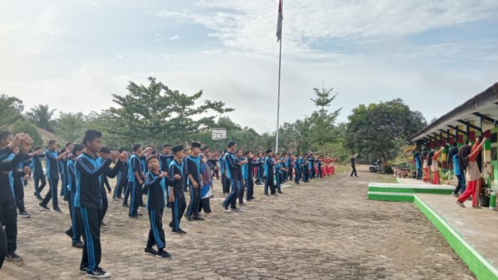 Tubuh Sehat, Jiwa Semangat! Senam Sabtu Pagi di MTsN 2 Batang Hari