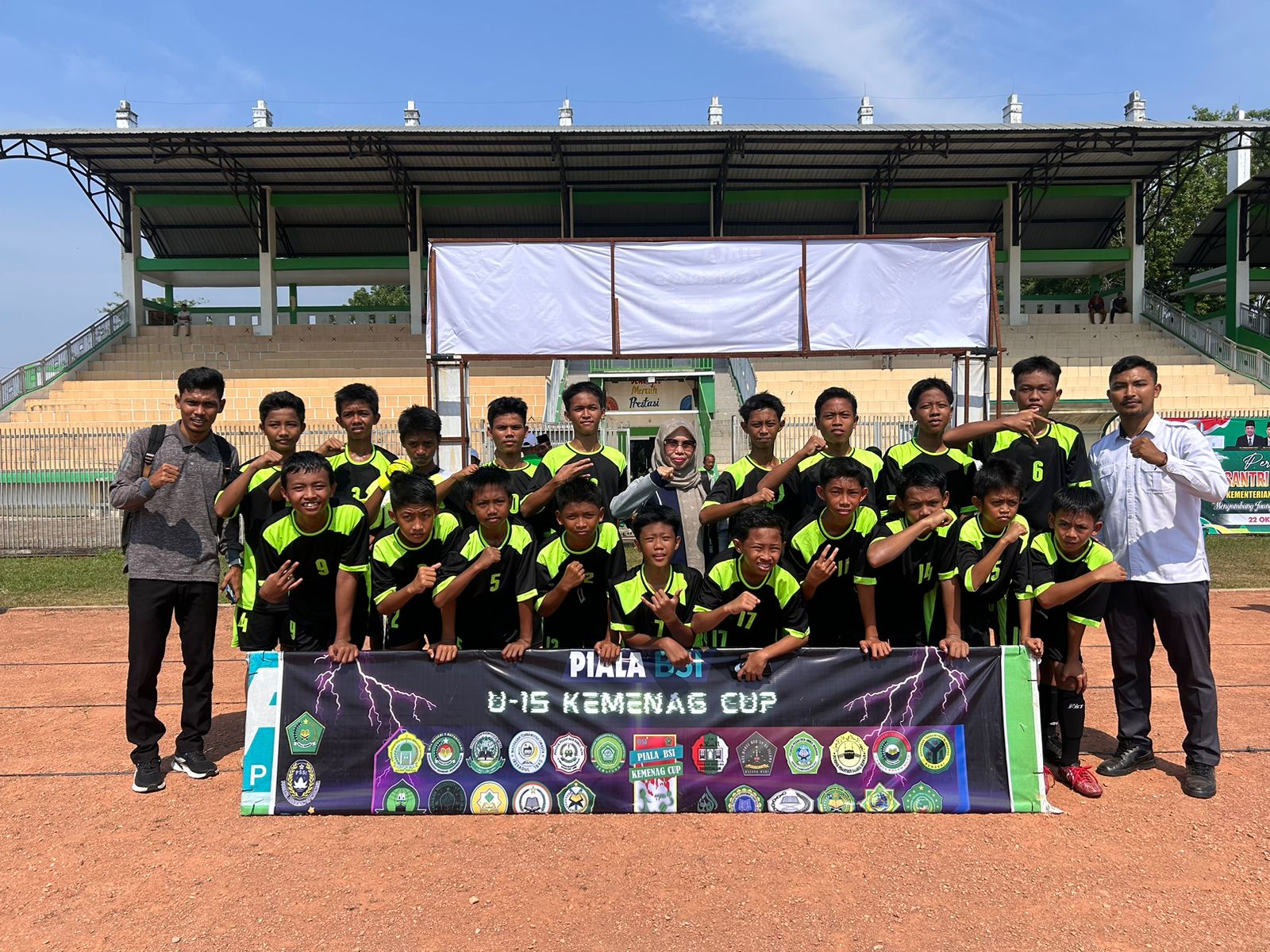 Tim Sepakbola MTsN 2 Batanghari Taklukkan MTs Alhidayah 5-0 di Piala BSI U-15 Kemenag Cup