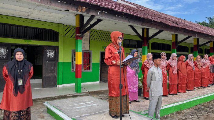 Upacara HUT Provinsi Jambi ke - 69, ini pesan Kepala Madrasah kepada Siswa MTsN 2 Batang Hari.
