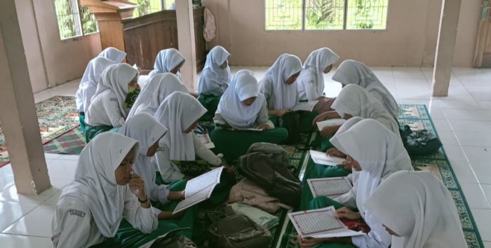 Hidupkan Spirit Ramadhan, MTsN 2 Batang Hari Biasakan Tadarus Al-Quran Bersama Siswa