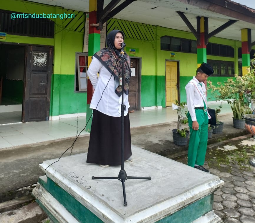 Singgung Masalah Kedisiplinan, Fauziah, S.Pd.I. Imbau Para Siswa Taati Tata Tertib Madrasah 