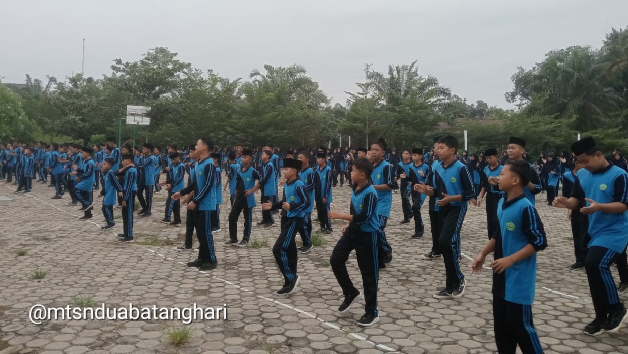 Tingkatkan Keterampilan Motorik Siswa, MTsN 2 Batanghari Adakan Senam Rutin