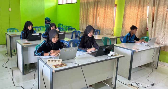 Semangat Raih Prestasi, Siswa MTsN 2 Batang Hari Antusias Ikuti Simulasi OSN 2026
