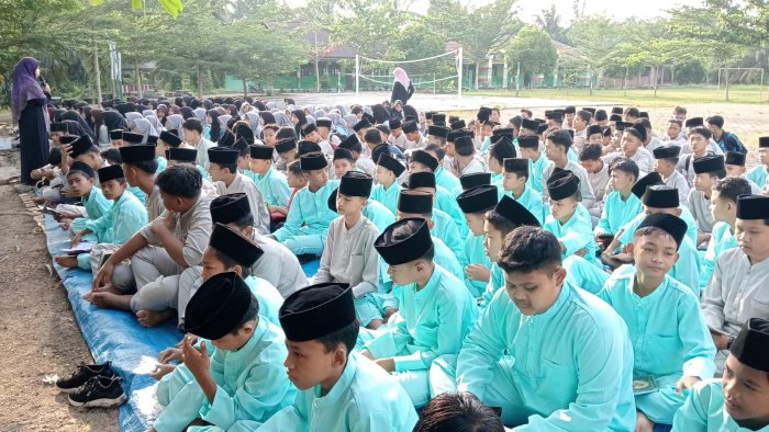 Kebersamaan dalam Doa, MTs Negeri 2 Batang Hari Gelar Yasinan Rutin