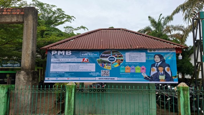 Spanduk PMB 2026/2027 Terpasang, MTsN 2 Batang Hari Gencarkan Sosialisasi Penerimaan Siswa Baru