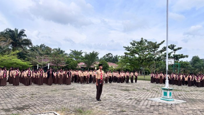 MTs Negeri 2 Batang Hari Gelar Latihan Rutin Pramuka