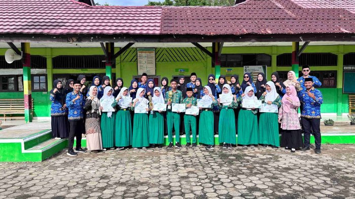 MTs Negeri 2 Batang Hari Gelar Penyerahan Piagam Penghargaan OMI dan Sertifikat ISO