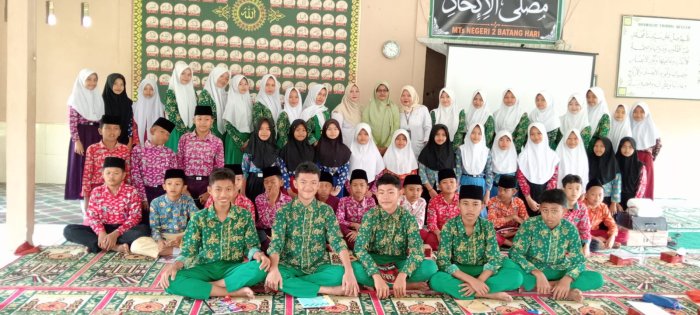 Tingkatkan Kepedulian Kesehatan Mental, Puskesmas Pasar Terusan Gelar Sosialisasi di MTsN 2 Batang Hari Tingkatkan Kepedulian Kesehatan Mental, Puskesmas Pasar Terusan Gelar Sosialisasi di MTsN 2 Batang Hari