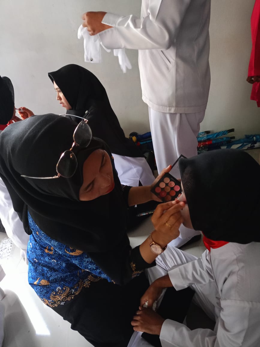 Kisah di Balik Layar, Peranan 