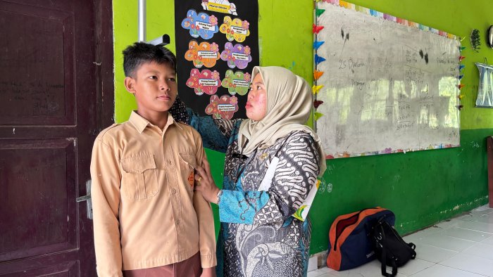 UPTD Puskesmas Pasar Terusan Lakukan Penjaringan Anak Sekolah di MTs Negeri 2 Batang Hari