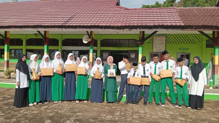 Upacara Pagi MTsN 2 Batang Hari Dirangkai dengan Penyerahan Hadiah Lomba Semarak HUT RI ke-80 dan Lomba Posting Sosmed