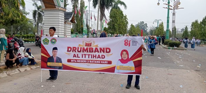 Semarak Pawai Pembangunan, Drumband Al Ittihad MTsN 2 Batang Hari Tampil Memukau Semarak Pawai Pembangunan, Drumband Al Ittihad MTsN 2 Batang Hari Tampil Memukau