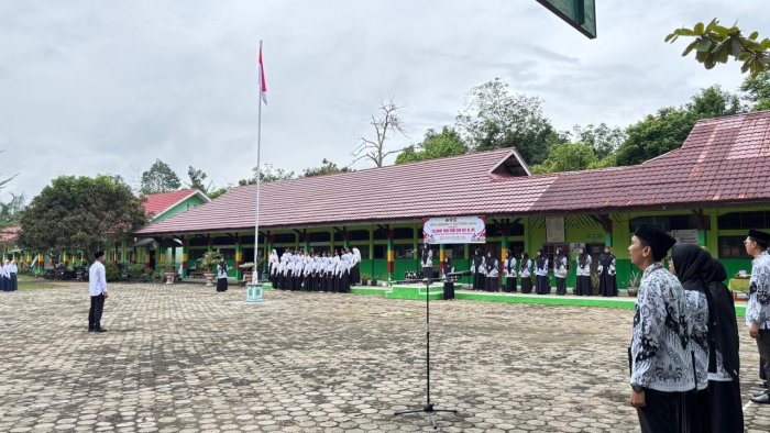 Momentum Hari Guru Nasional: Madsanda Gelar Upacara Penuh Penghormatan