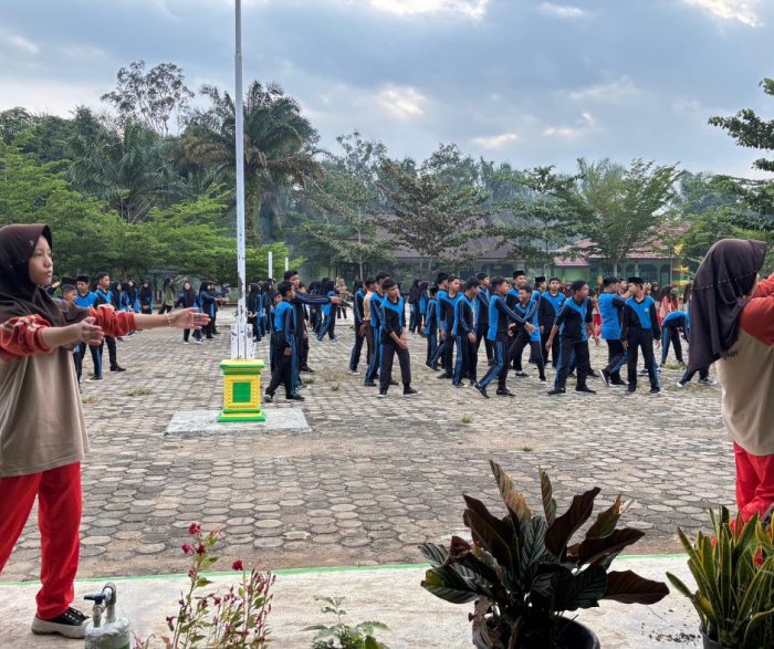 Tingkatkan Kebugaran, MTsN 2 Batang Hari Gelar Senam Bersama setiap Kamis Pagi