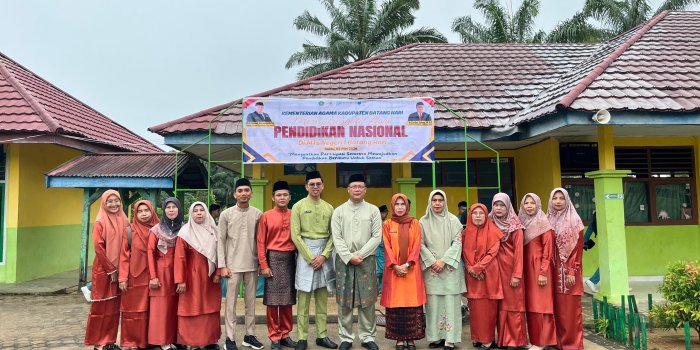 Khidmat, GTK MTsN 2 Batang Hari Ikuti Upacara Hari Pendidikan Nasional 2026 di MTsN 1 Batang Hari
