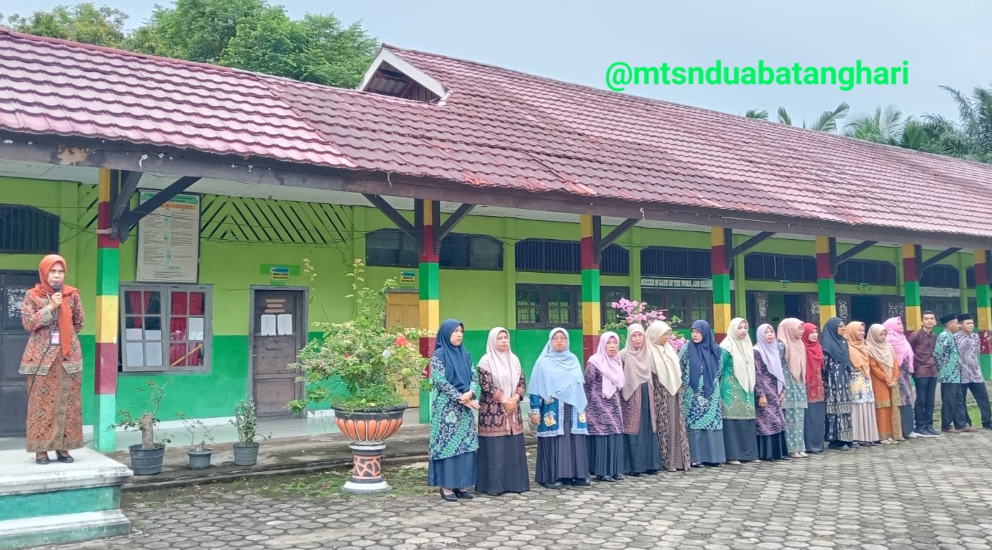 Pasca Libur Lebaran, MTsN 2 Batanghari Gelar Tradisi Salam-salaman 