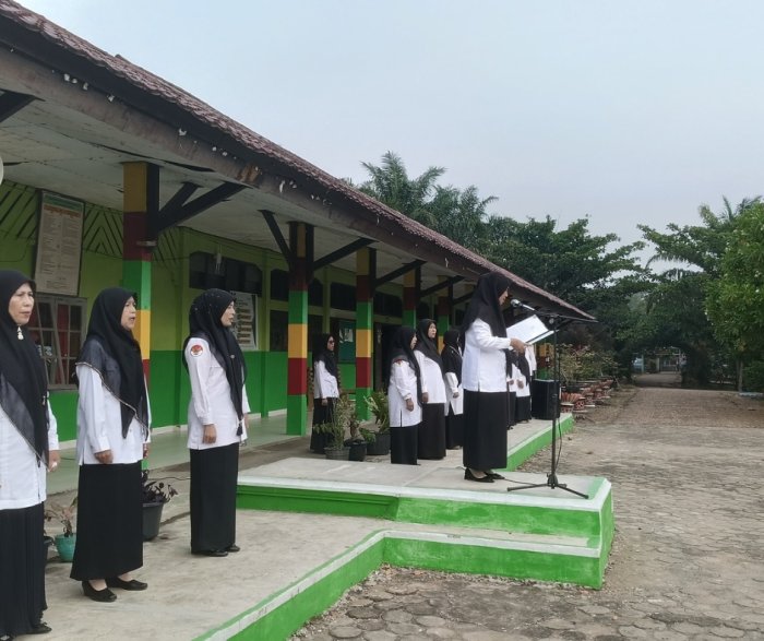 Upacara Bendera Amanat Pembina Upacara  Ingatkan Siswa Selalu Hormati Orang tua dan Guru