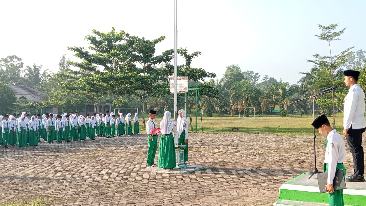 MTs Negeri 2 Batang Hari Gelar Upacara Peringatan Hari Lahir Pancasila 1 Juni 2025