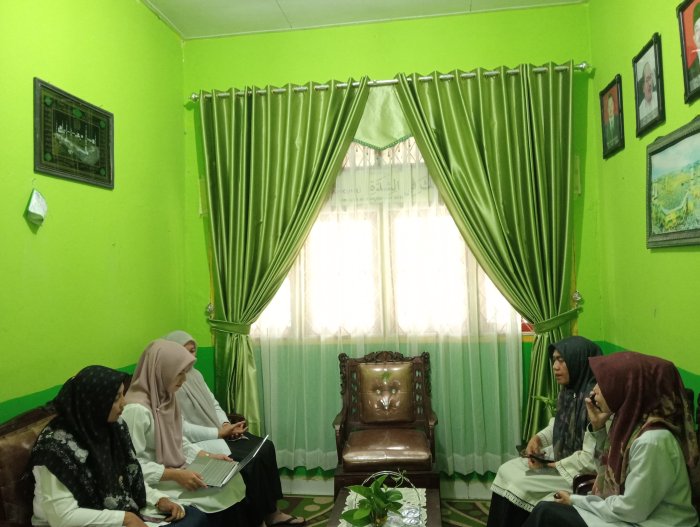 Kepala Madrasah Pantau Pengelolaan Aplikasi SRIKANDI, Dorong Tertib Administrasi di MTsN 2 Batang Hari Kepala Madrasah Pantau Pengelolaan Aplikasi SRIKANDI, Dorong Tertib Administrasi di MTsN 2 Batang Hari
