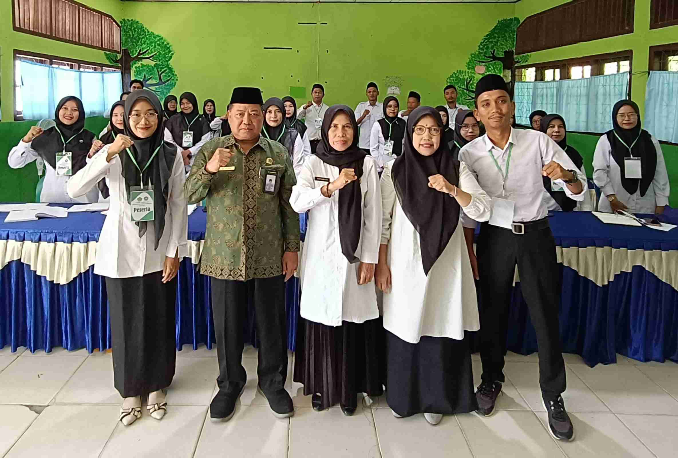 Upaya Tingkatkan Kompetensi Guru, MTsN 2 Batanghari Gelar In-House Training IKM