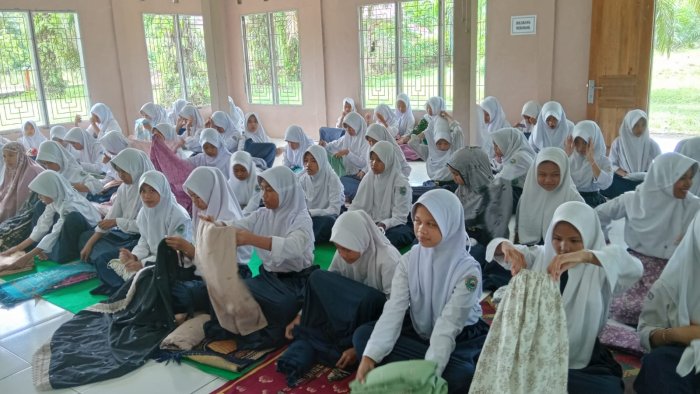 MTs Negeri 2 Batang Hari Rutin Gelar Sholat Zuhur Berjamaah