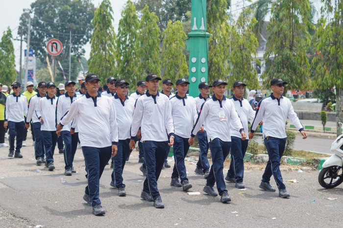 M. Zidan, S.Pd Wakili MTsN 2 Batang Hari dalam Gerak Jalan Pawai Pembangunan Kabupaten Batang Hari