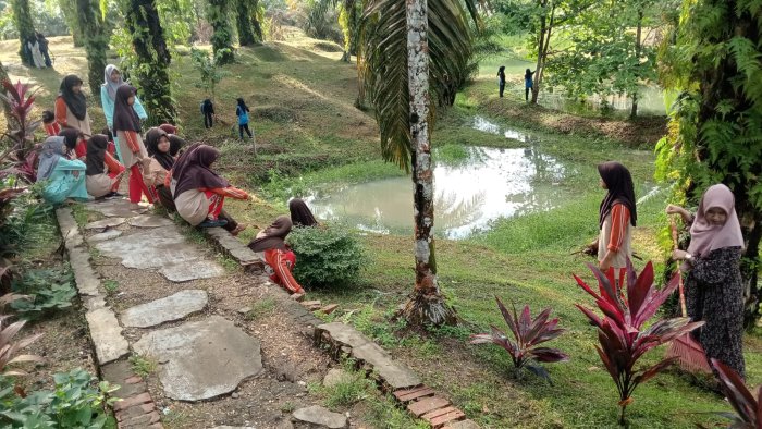 MTsN 2 Batang Hari Gelar Gotong Royong, Siapkan Lingkungan Ideal untuk Asesmen Madrasah