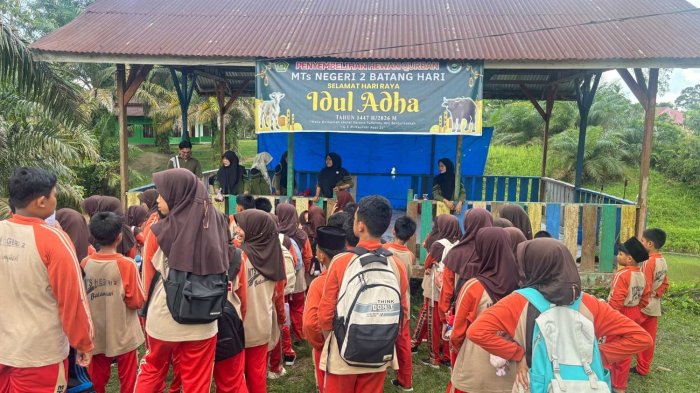 Semangat Berbagi Idul Adha, MTsN 2 Batang Hari Sembelih Dua Kerbau Qurban Semangat Berbagi Idul Adha, MTsN 2 Batang Hari Sembelih Dua Kerbau Qurban