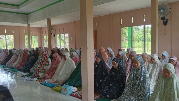 Pembiasaan Salat Zuhur Berjamaah Bentuk Penguatan Karakter Siswa di MTsN 2 Batang Hari