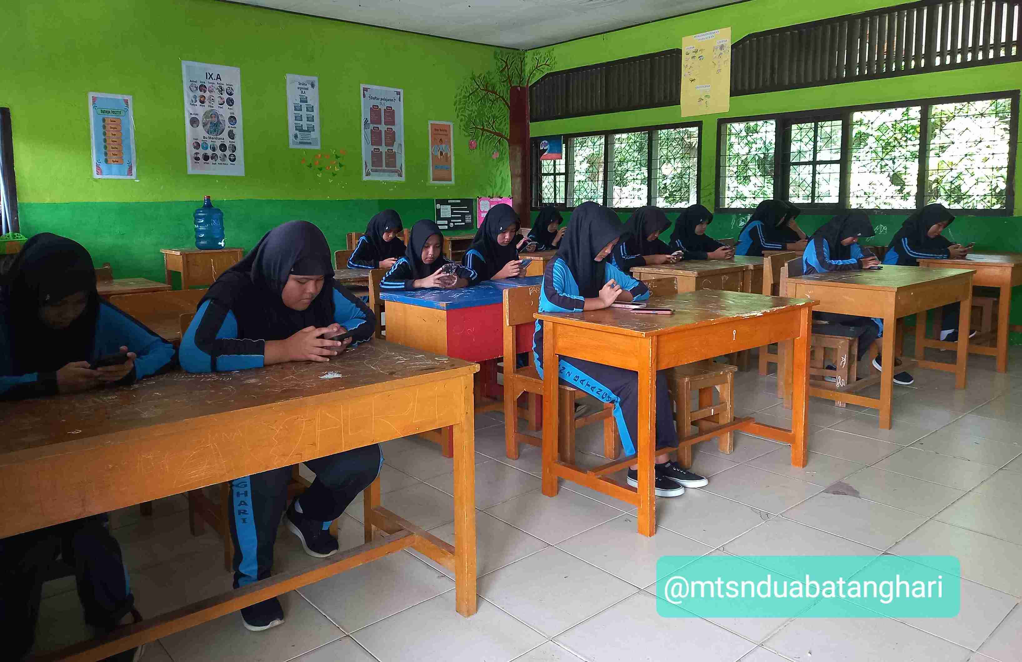 Kembangkan Bakat Desain Grafis Siswa, Panitia Class Meeting MTsN 2 Batanghari Hadirkan Lomba Desain Poster Digital