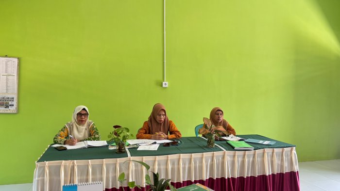 Matangkan Koordinasi dan Persiapan Program Madrasah, MTsN 2 Batang Hari Gelar Rapat Rutin Bulanan