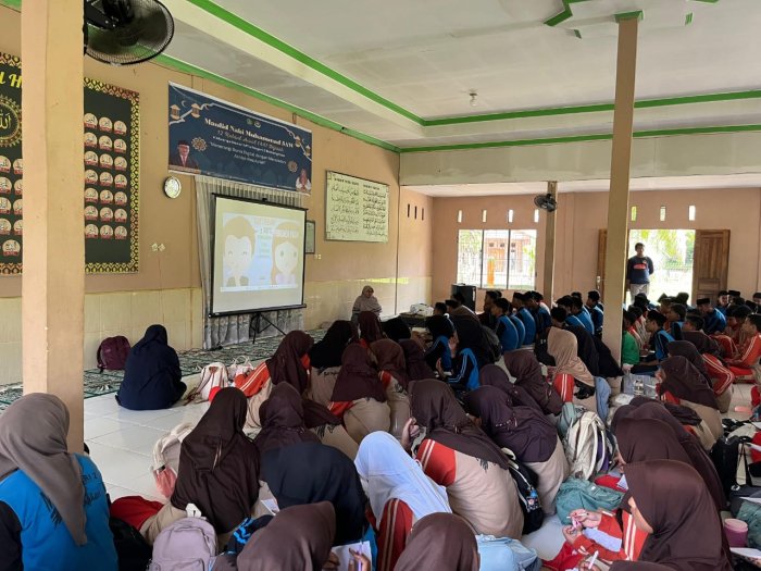 Belajar Menyimak dengan Cermat, Siswa MTsN 2 Batang Hari Tunjukkan Kreativitas dalam Literasi