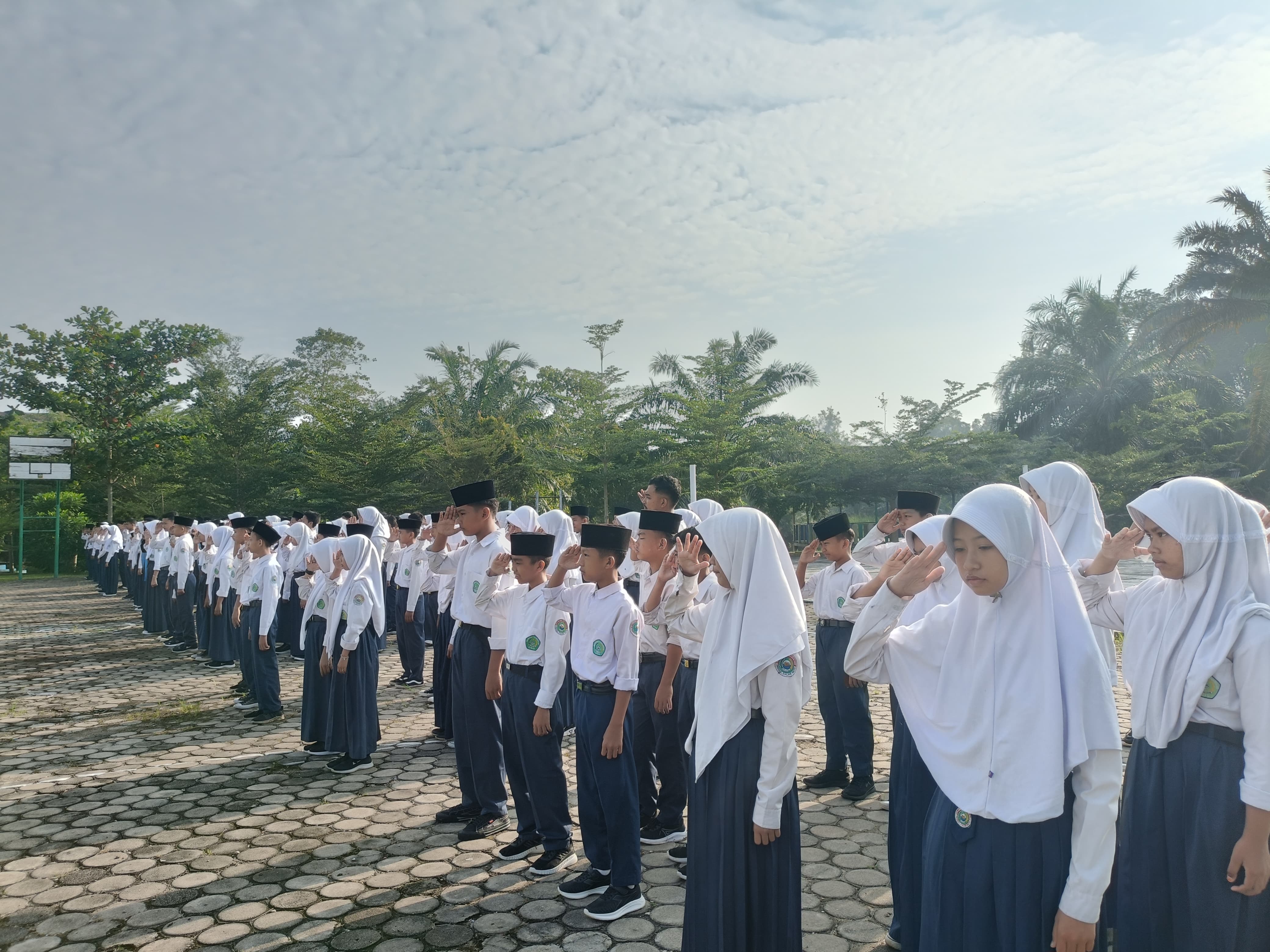 MTs Negeri 2 Batang Hari Gelar Apel Memperingati Hari Kebangkitan Nasional ke-177