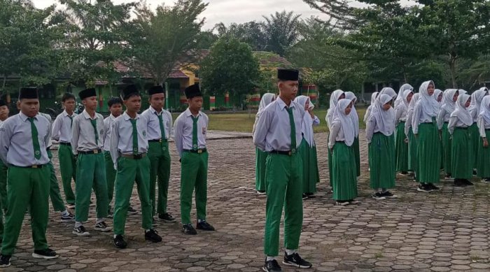 Buka Ujian Madrasah, Kepala MTsN 2 Batang Hari Tekankan Integritas dan Kejujuran Peserta