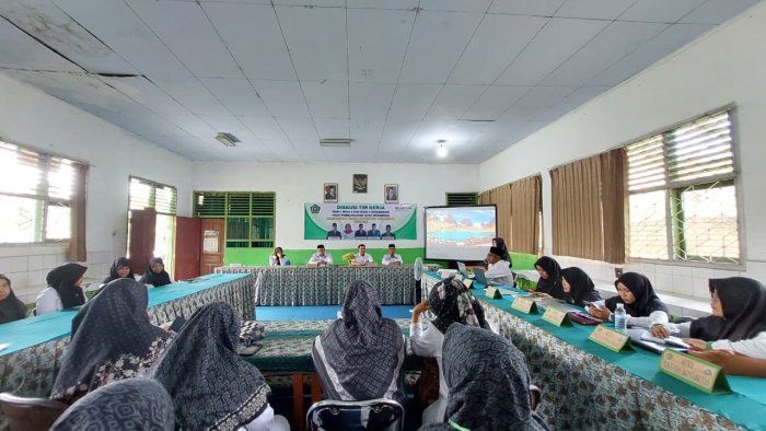Diskusi Tim Kerja MAN 1, MTsN 2 dan MTsN 4 Batang Hari Pada Pembangunan Zona Integritas Tahun 2025