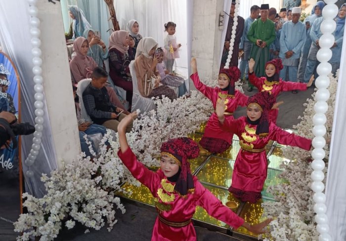 Kembali Penuhi Undangan, Penampilan Tari Siswa MTsN 2 Batang Hari Meriahkan Acara Pernikahan