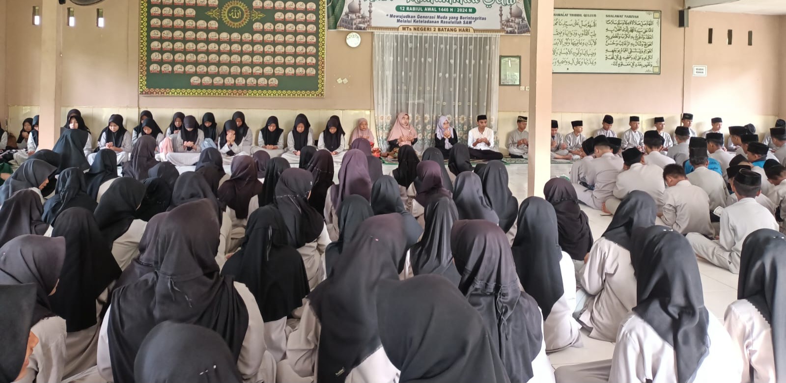 Beri Kultum Usai Tahlil dan Doa Bersama, Kholisah, S.Ag. Ajak para Siswa Renungkan Makna Surah Al Hujarat Ayat 11