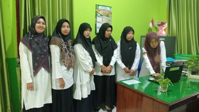 Tim ZI MTsN 2 Batang Hari Ikuti Submit Serentak Zona Integritas melalui Zoom Meeting