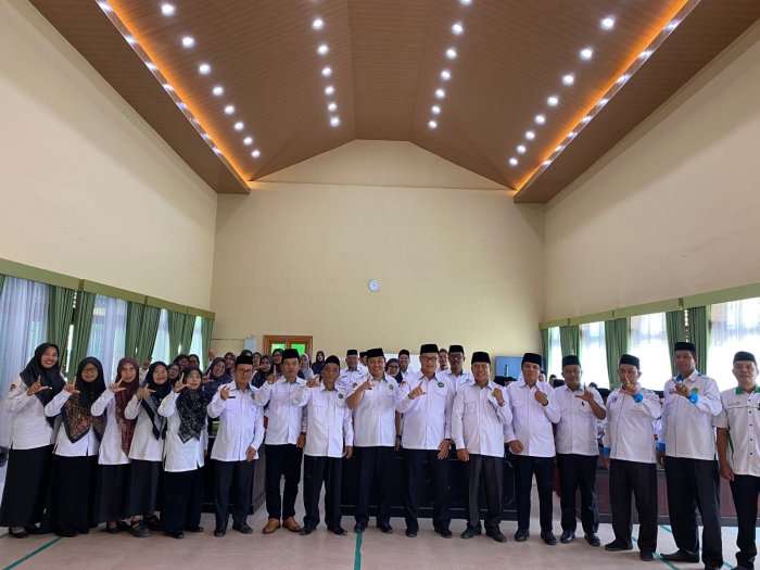 Kepala MTsN 2 Batang Hari Ikuti Rakor Kemenag, Siapkan Langkah Strategis Akhir Tahun Pelajaran Kepala MTsN 2 Batang Hari Ikuti Rakor Kemenag, Siapkan Langkah Strategis Akhir Tahun Pelajaran